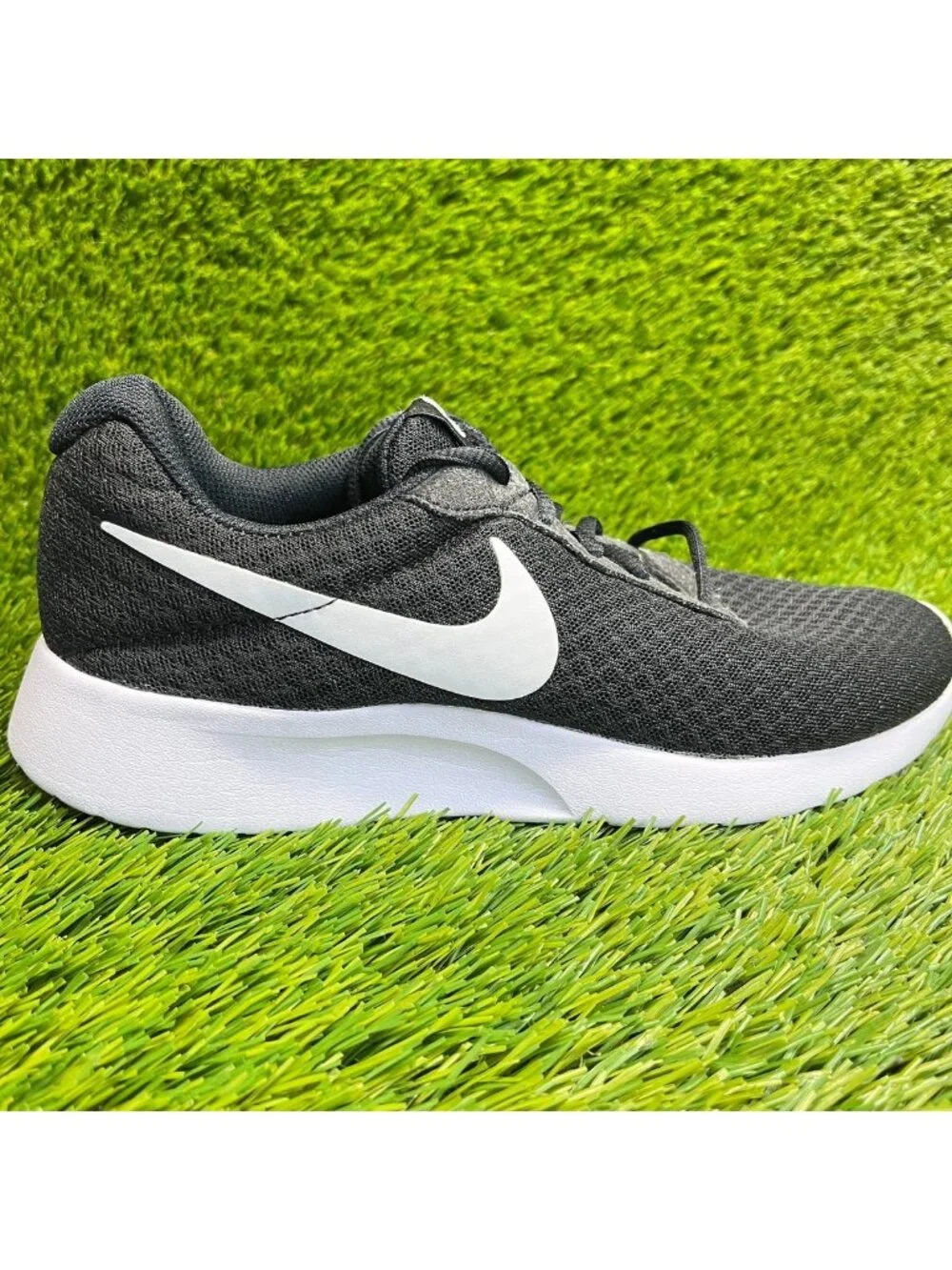 Nike Tanjun Womens Size 7.5 Black White Athletic Running Walking Shoes Sneakers